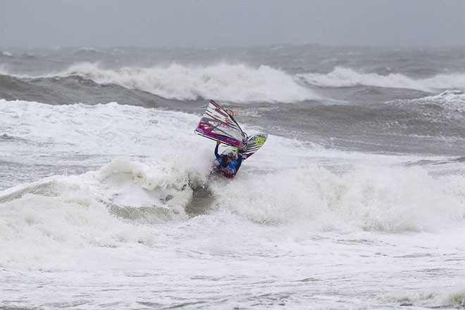 Fernandez front side - PWA KIA Cold Hawaii World Cup 2011 Day 2 &copy; PWA World Tour http://www.pwaworldtour.com